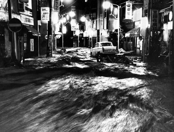 三宮の繁華街・東門筋