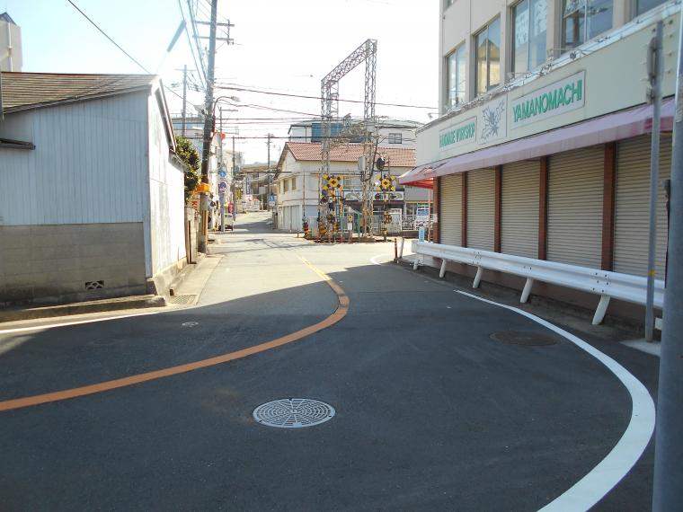 山の街駅現況_道路