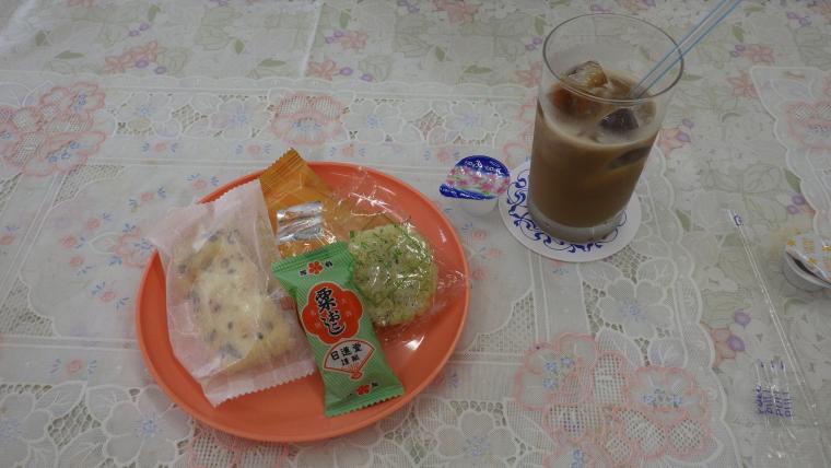 お菓子とコーヒー